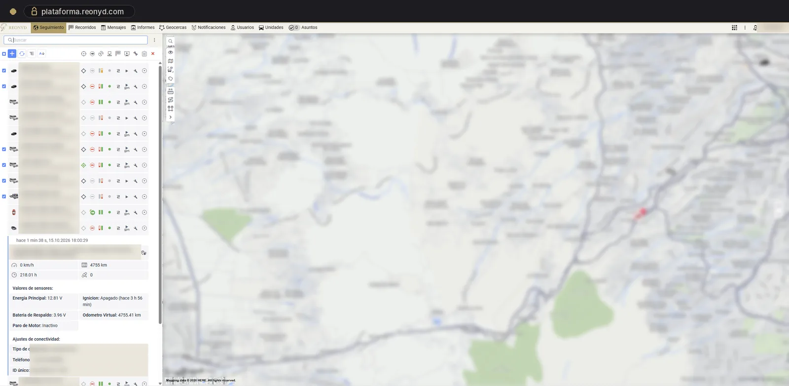 Pantalla de seguimiento de la Plataforma REONYD: lista de unidades con su estado, valores de sensores y mapa